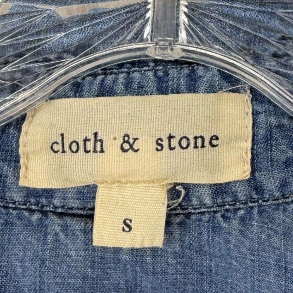 Cloth & Stone Button Down Shirt Women Small Blue Tencel Roll Tab Sleeve Chambray - Picture 3 of 8